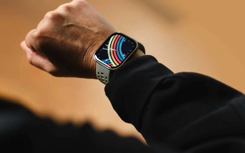 So sánh màn hình của Amazfit Bip 6 vs Huawei Fit 3